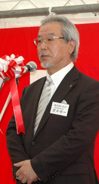 地鎮祭であいさつするツムラの芳井順一社長